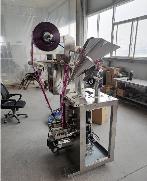 Liquid packaging machine Liquid packaging machine